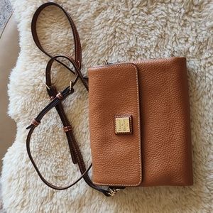 Gorgeous Dooney & Bourke Cognac Pebbled Leather Crossbody Bag 🤎